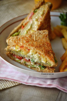 Chicken Sandwich  slice Breadn, with Fries